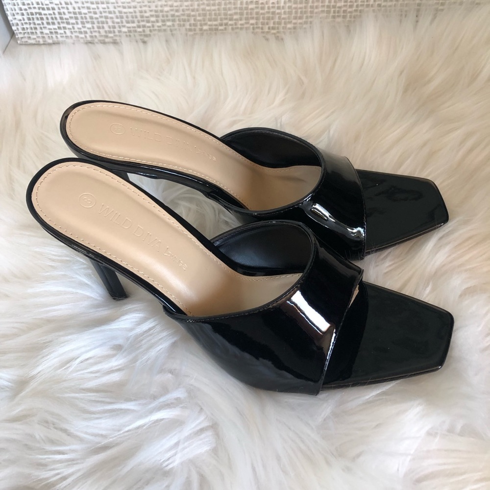 NWOT Wild Diva Heels Size 8